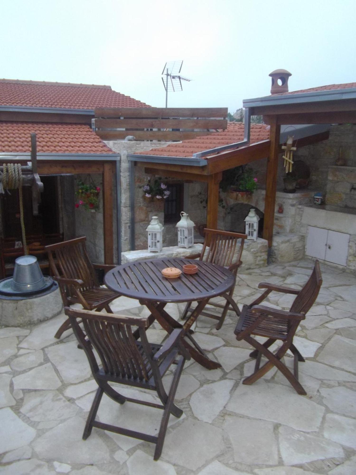 Xenios Cottages Lofou Ruang foto