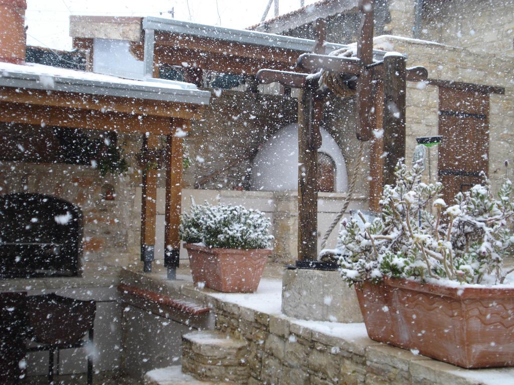 Xenios Cottages Lofou Bagian luar foto
