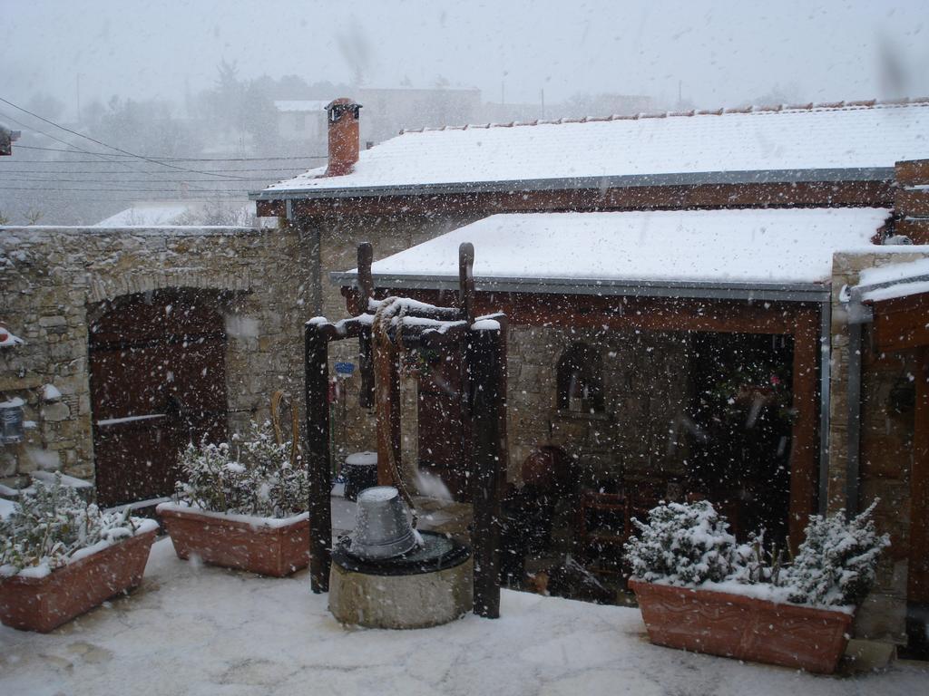 Xenios Cottages Lofou Bagian luar foto