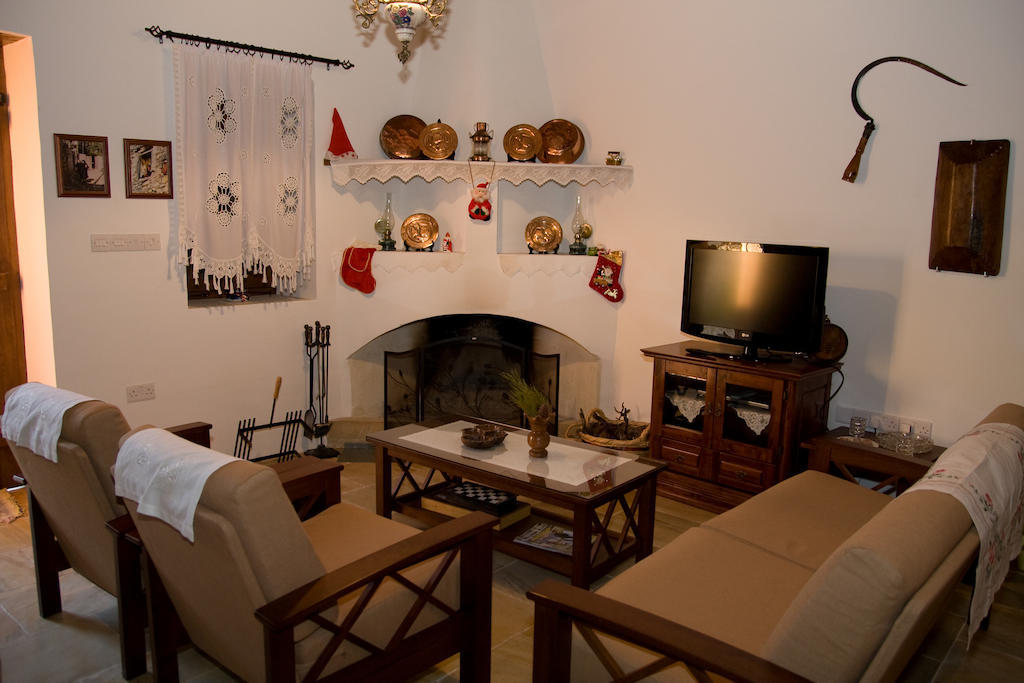Xenios Cottages Lofou Bagian luar foto