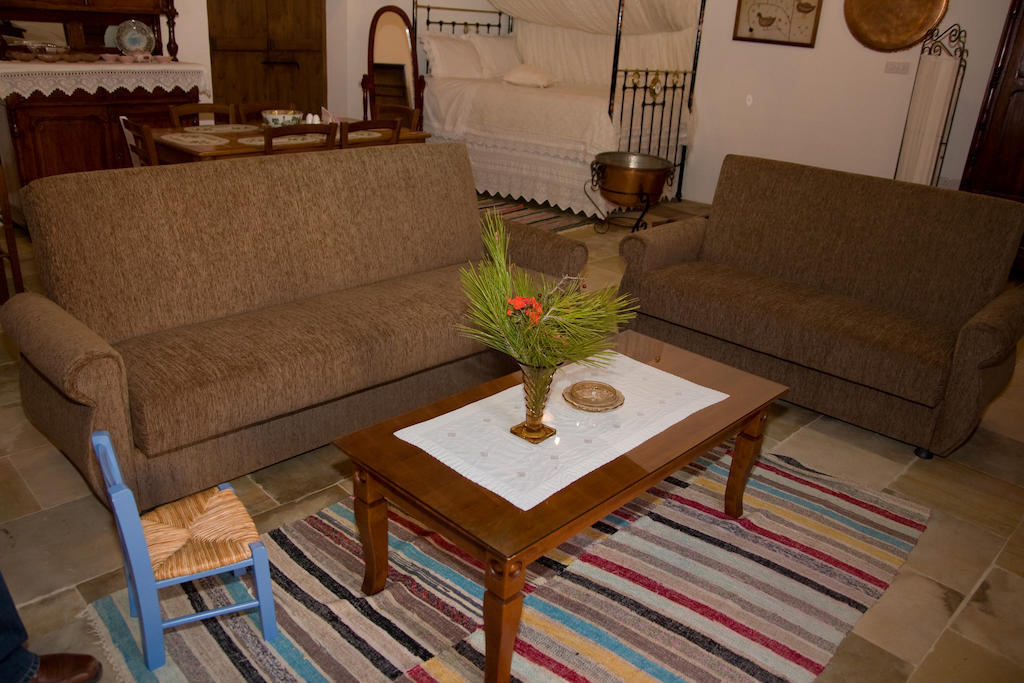 Xenios Cottages Lofou Bagian luar foto