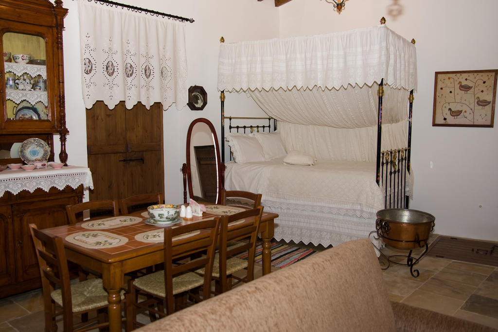 Xenios Cottages Lofou Ruang foto