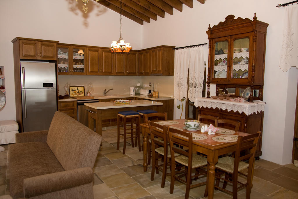Xenios Cottages Lofou Ruang foto